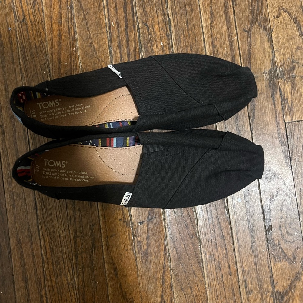 TOMS Women's Classic Black Loafers